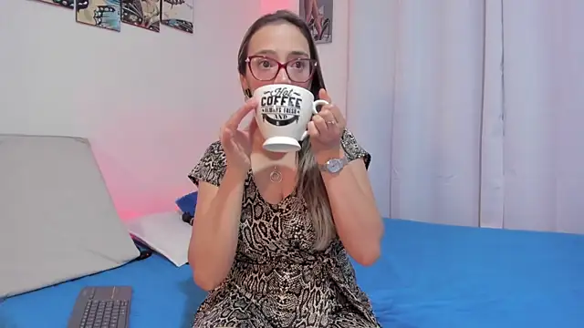 Jessica Herrera  online show from 4, 2, 2025