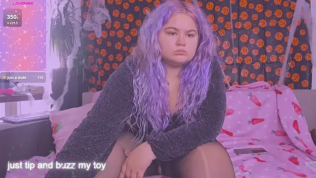 Freakcute  online show from 27, 10, 2025