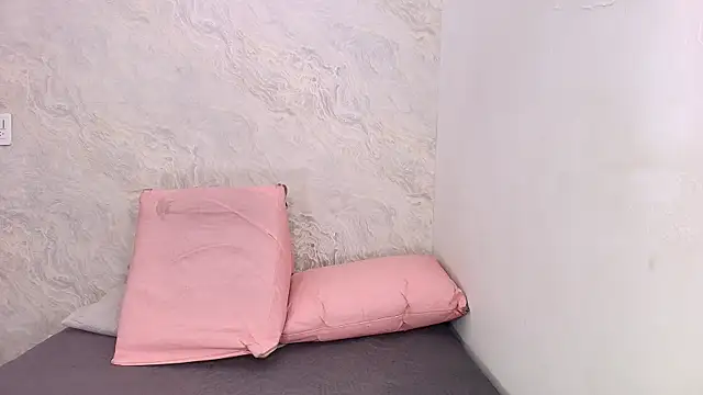 Snapshot of sofi_balvin chatting on 4, 3, 2025 sofi balvin online show from 4, 3, 2025