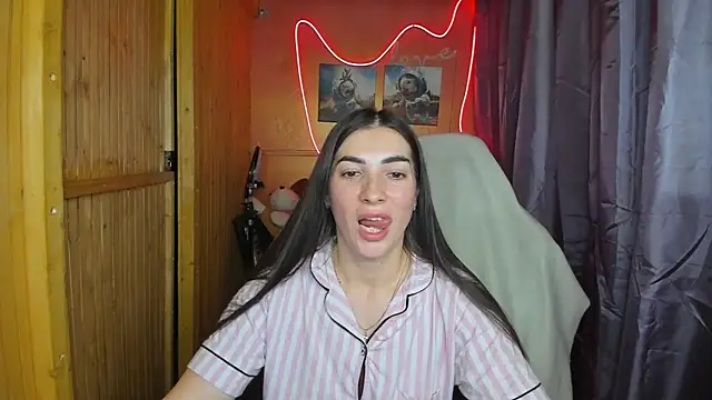 Snapshot of Fiery_Brunette_ chatting on 19, 2, 2025 Fiery Brunette online show from 19, 2, 2025