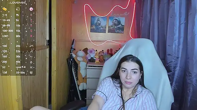 Snapshot of Fiery_Brunette_ chatting on 4, 3, 2025 Fiery Brunette online show from 4, 3, 2025