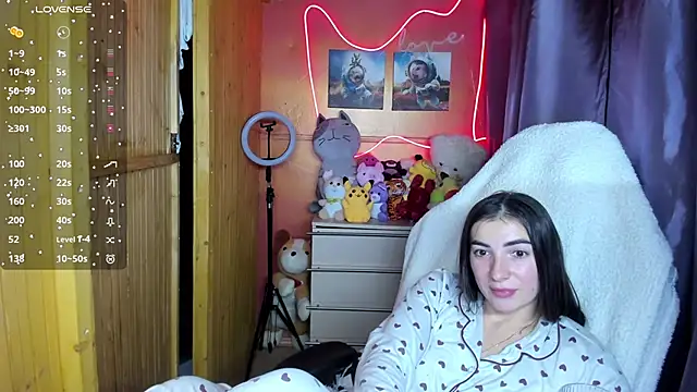 Snapshot of Fiery_Brunette_ chatting on 8, 10, 2025 Fiery Brunette online show from 8, 10, 2025