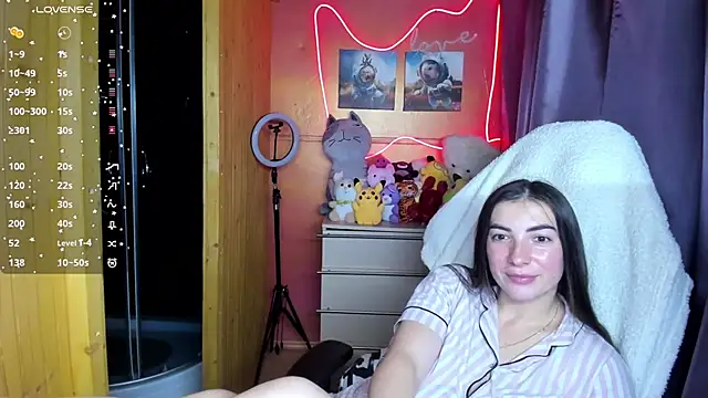 Fiery Brunette  online show from 24, 11, 2025