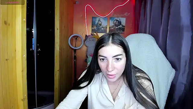Fiery Brunette  online show from 18, 5, 2026