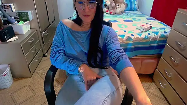 BitterMomXxx online show from 26, 2, 2025