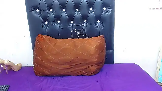 JUICYASSxxx online show from 12, 3, 2025