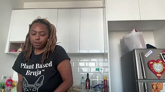 ChocolateCakeQueen online show from 2, 2, 2025