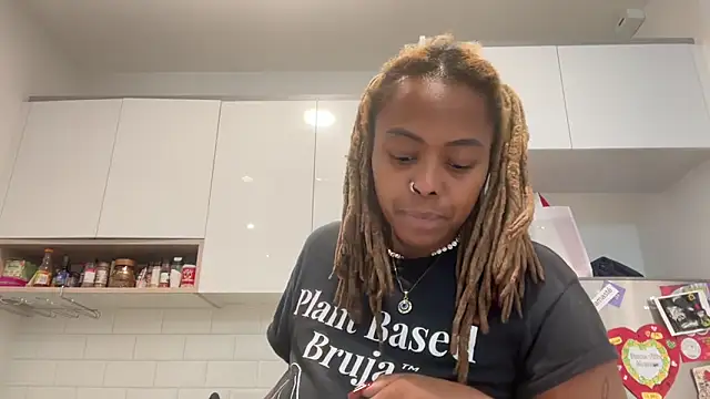 ChocolateCakeQueen online show from 3, 2, 2025