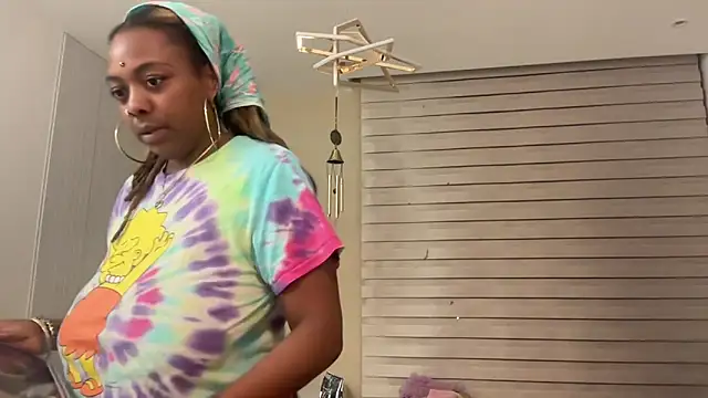 ChocolateCakeQueen online show from 8, 2, 2025