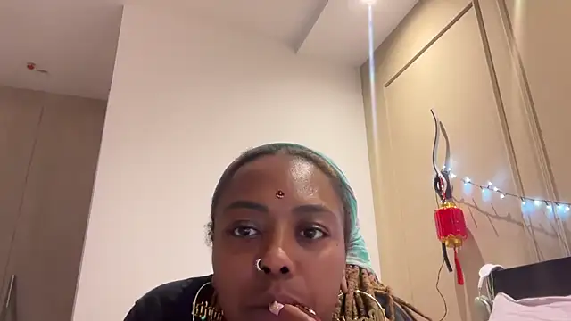 ChocolateCakeQueen online show from 9, 2, 2025