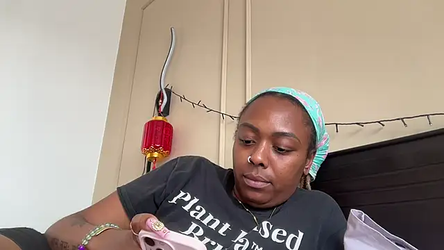 ChocolateCakeQueen online show from 9, 2, 2025