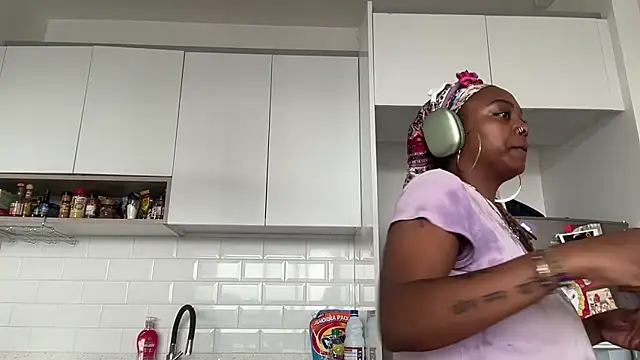 ChocolateCakeQueen online show from 10, 2, 2025