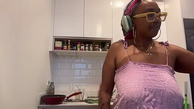 ChocolateCakeQueen online show from 11, 2, 2025