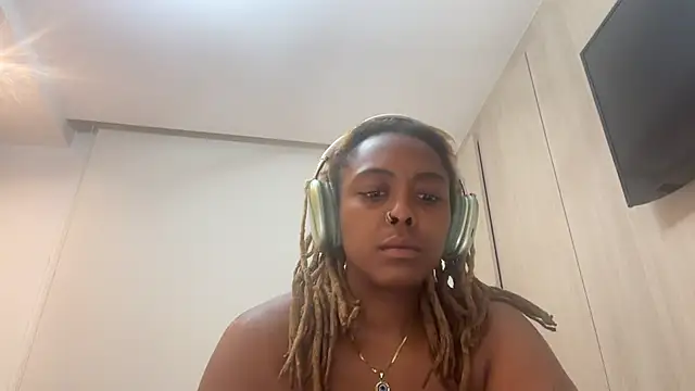 ChocolateCakeQueen online show from 13, 2, 2025