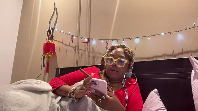 ChocolateCakeQueen online show from 7, 3, 2025