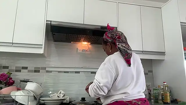 ChocolateCakeQueen online show from 14, 10, 2025