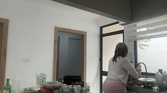 ChocolateCakeQueen online show from 4, 11, 2025