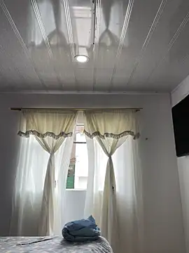 hannahb-e online show from 5, 11, 2025