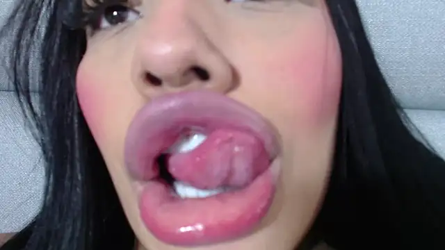 Snapshot of emily_brontee_ chatting on 2, 12, 2024 emily brontee online show from 2, 12, 2024