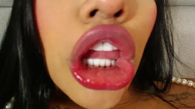 Snapshot of emily_brontee_ chatting on 18, 3, 2025 emily brontee online show from 18, 3, 2025