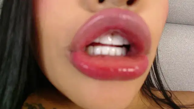 Snapshot of emily_brontee_ chatting on 20, 3, 2025 emily brontee online show from 20, 3, 2025