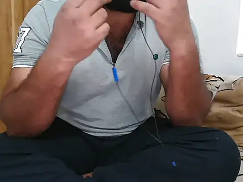 Snapshot of Tamil_Boy28 chatting on 7, 3, 2025 Tamil Boy28 online show from 7, 3, 2025