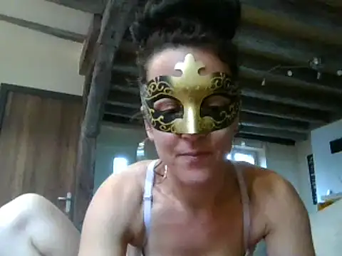 Masquegirlmysterious online show from 19, 11, 2025