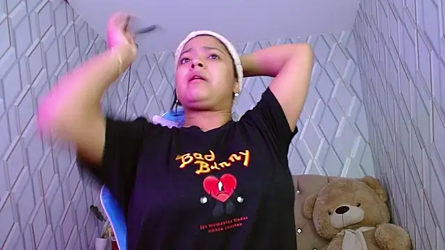 NicolleTaylor online show from 19, 2, 2025