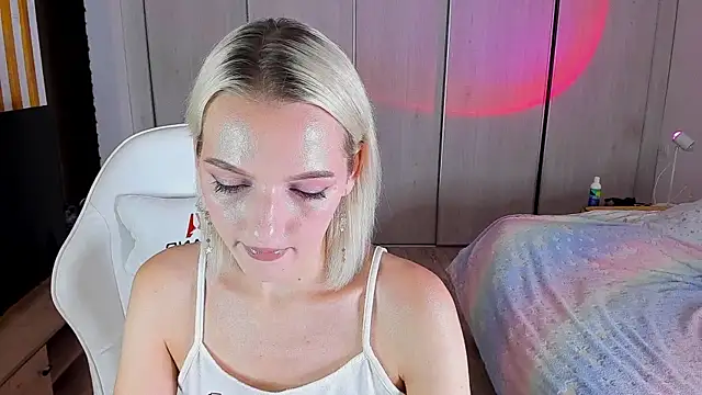 Snapshot of ice_pixie chatting on 20, 12, 2024 ice pixie online show from 20, 12, 2024