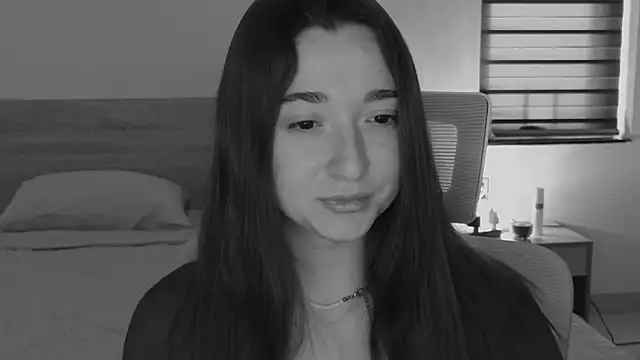 YasmineWest online show from 2, 4, 2026