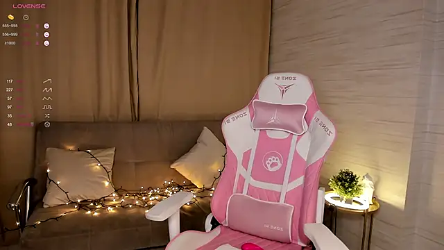 AnnikaAllison online show from 19, 3, 2025