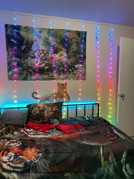 fatfabulous1981 online show from 12, 9, 2025