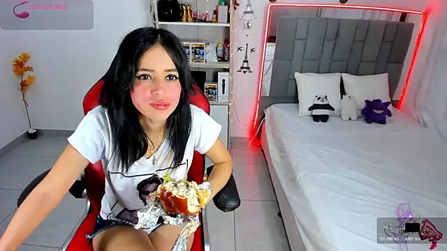 Snapshot of HannaSexyy chatting on 4, 11, 2025 HannaSexyy online show from 4, 11, 2025