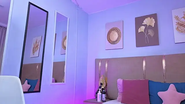 sarah cruzz  online show from 21, 11, 2025