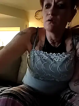 Snapshot of renegade_vyxxen chatting on 21, 11, 2025 renegade vyxxen online show from 21, 11, 2025