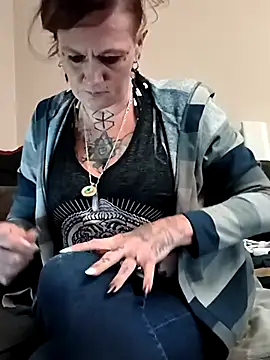 Snapshot of renegade_vyxxen chatting on 14, 12, 2025 renegade vyxxen online show from 14, 12, 2025