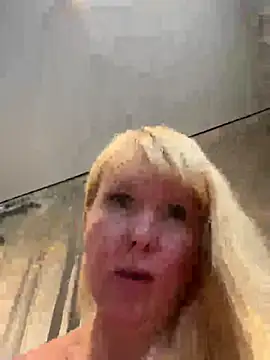 EmmaInLove23 online show from 18, 11, 2025