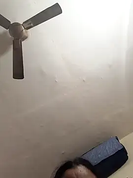 Snapshot of _Redwine_ chatting on 12, 2, 2025 Redwine online show from 12, 2, 2025