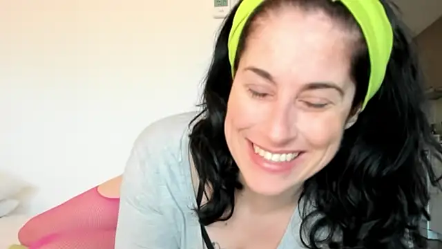 Snapshot of emmita69_ chatting on 4, 2, 2025 emmita69 online show from 4, 2, 2025