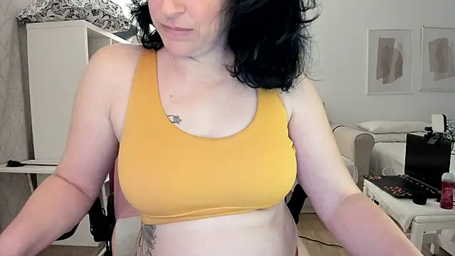 Snapshot of emmita69_ chatting on 6, 3, 2025 emmita69 online show from 6, 3, 2025