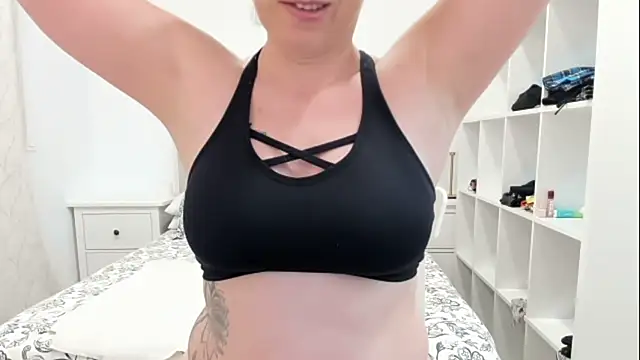 Snapshot of emmita69_ chatting on 13, 11, 2025 emmita69 online show from 13, 11, 2025