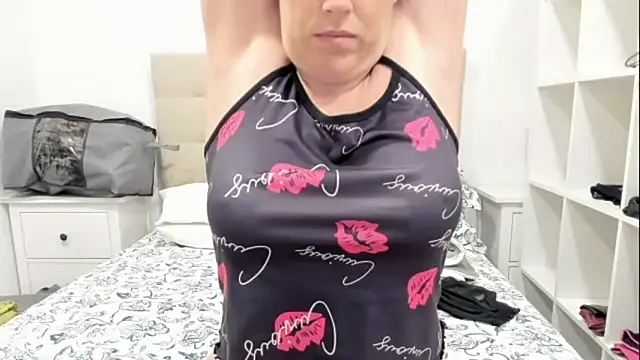 Snapshot of emmita69_ chatting on 17, 11, 2025 emmita69 online show from 17, 11, 2025