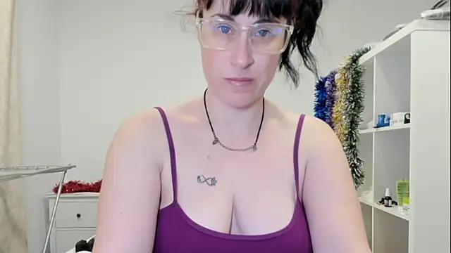 Snapshot of emmita69_ chatting on 15, 12, 2025 emmita69 online show from 15, 12, 2025