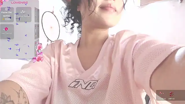 Snapshot of Amara18_ chatting on 8, 11, 2025 Amara18 online show from 8, 11, 2025