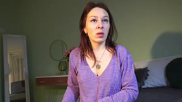 Snapshot of HaileyMoonn chatting on 21, 2, 2025 HaileyMoonn online show from 21, 2, 2025