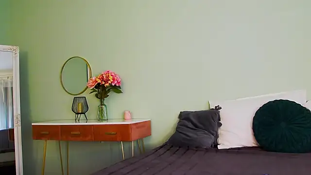 Snapshot of HaileyMoonn chatting on 27, 2, 2025 HaileyMoonn online show from 27, 2, 2025