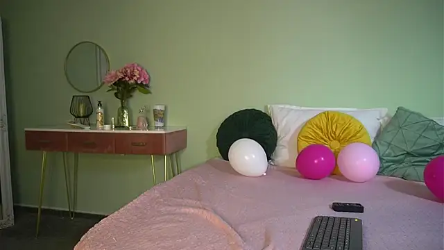 Snapshot of HaileyMoonn chatting on 11, 3, 2025 HaileyMoonn online show from 11, 3, 2025