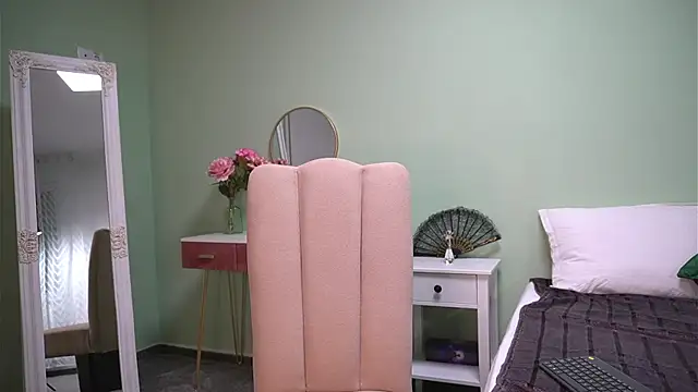 Snapshot of HaileyMoonn chatting on 20, 10, 2025 HaileyMoonn online show from 20, 10, 2025