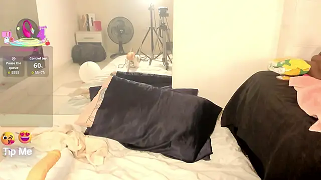 Snapshot of caryn_johnson chatting on 29, 10, 2025 caryn johnson online show from 29, 10, 2025