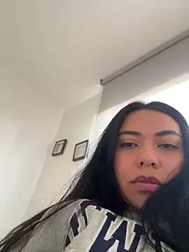 Snapshot of PetitLumiere chatting on 7, 2, 2025 PetitLumiere online show from 7, 2, 2025